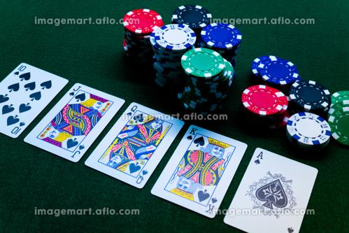 富 ポーカー: 熱狂のカードゲームで大金を手に入れよう！