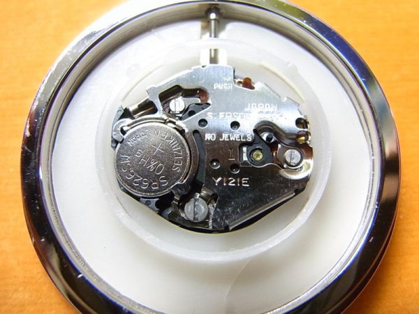 バカラ時計の電池交換方法を解説